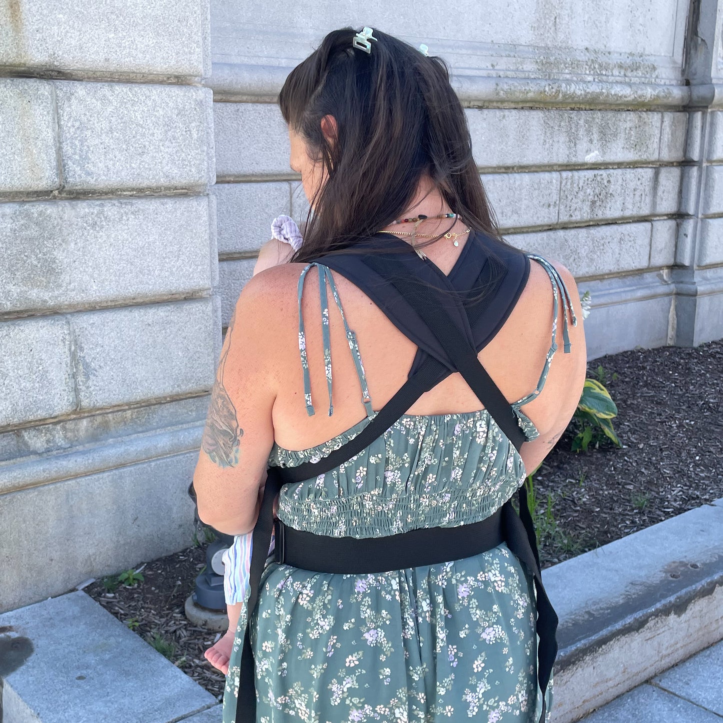 The Adventurer baby carrier, "X-Back" strap configuration