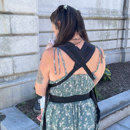 The Adventurer baby carrier, "X-Back" strap configuration